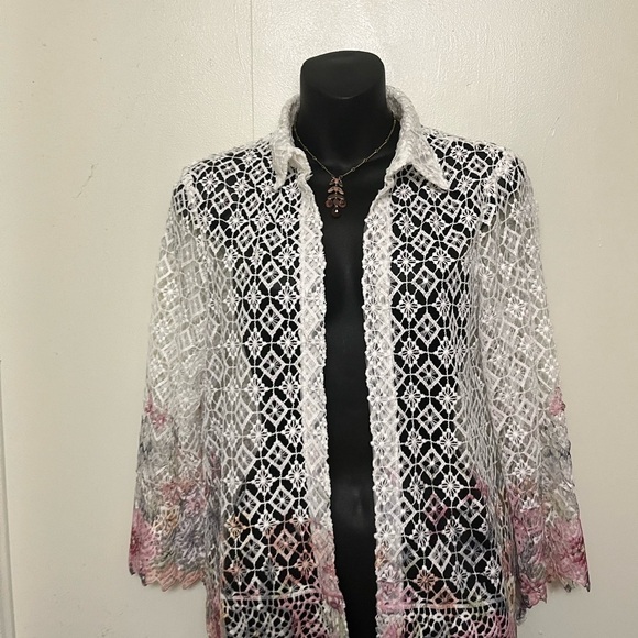 Alfred Dunner Lace Top with Shell underneath - Picture 9 of 10